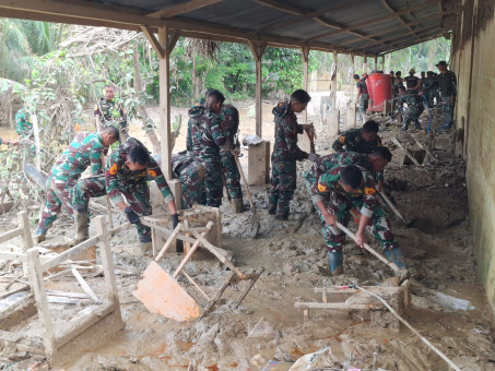 Wapang TNI Pantau Pemulihan Sekolah dan Puskesmas di Manyak Payed