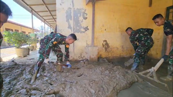 Wapang TNI Pantau Pemulihan Sekolah dan Puskesmas di Manyak Payed