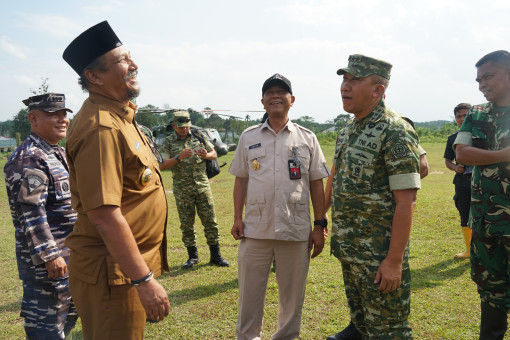 Wapang TNI Pantau Pemulihan Sekolah dan Puskesmas di Manyak Payed